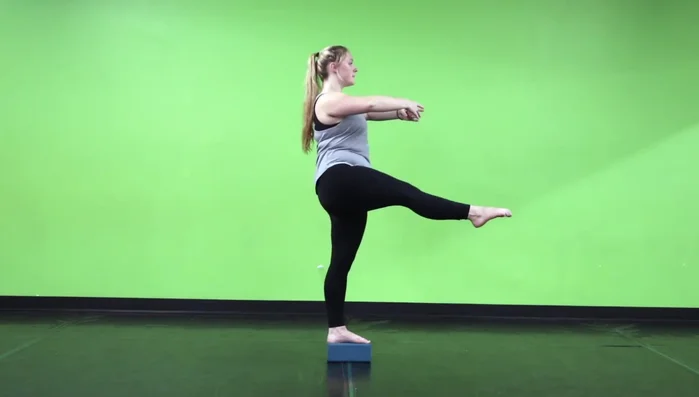Extend leg to the front, then back to passe, then to second position, to corner position, to passe, and finally to arabesque.