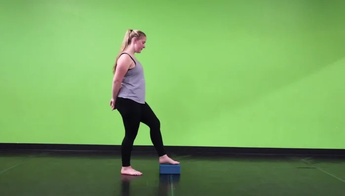 Push up into passe, hands in first position.