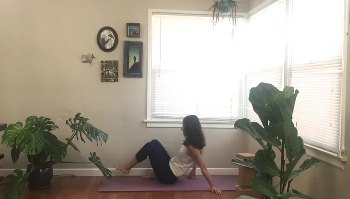 Active toes pointing towards your face, close your eyes.