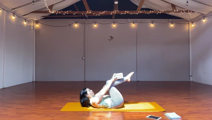 Block on shins, support head, extend legs, grab block, extend legs overhead.