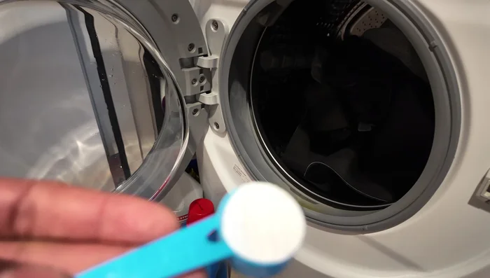 Add a small amount of white vinegar to the fabric softener dispenser.
