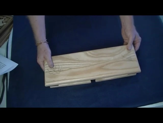 View of the bench showcasing its high-gloss lacquer finish.