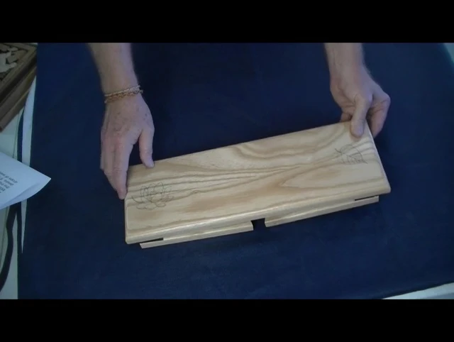 Detail shot of the rounded rubber edges of the bench.