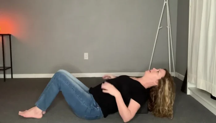 Adjust the blocks until you find a comfortable position where the blocks run parallel to your spine and your shoulder blades are relaxed.