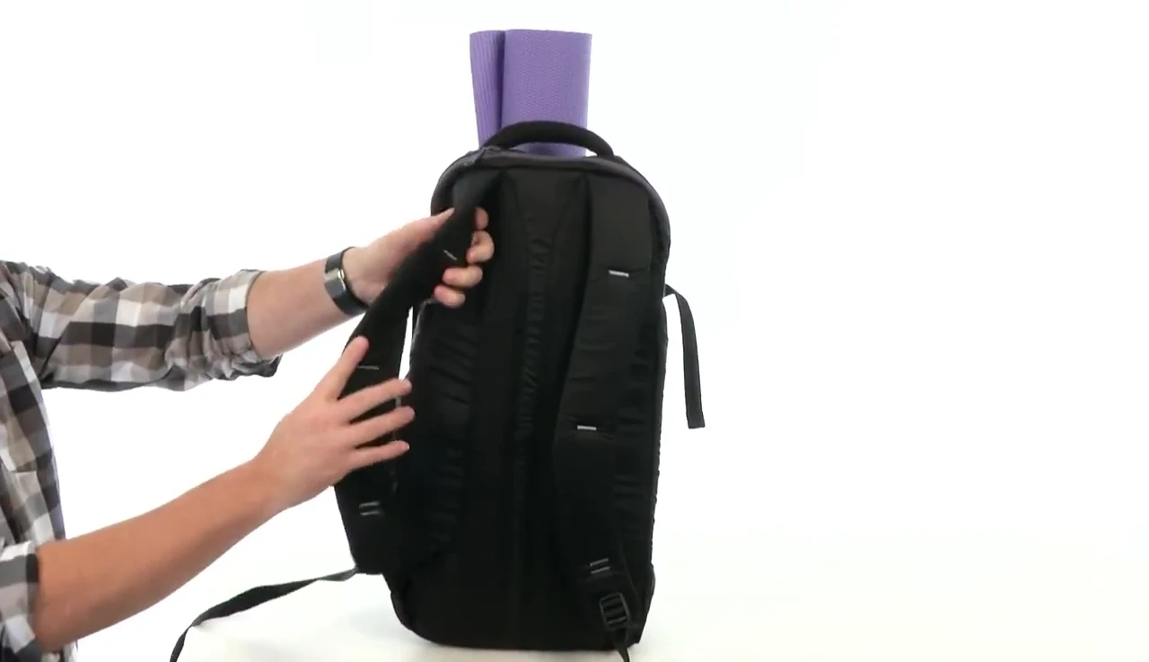 Close up of the cushioned shoulder straps.
