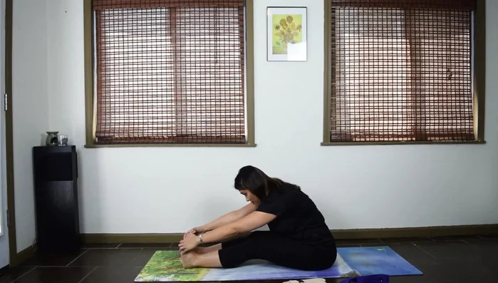 Wrap the strap around the balls of your feet.