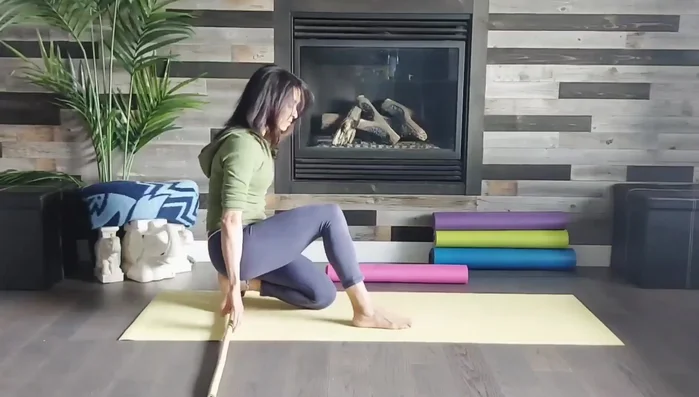 Quad Stretch (other side): Repeat step 3 with the other leg.