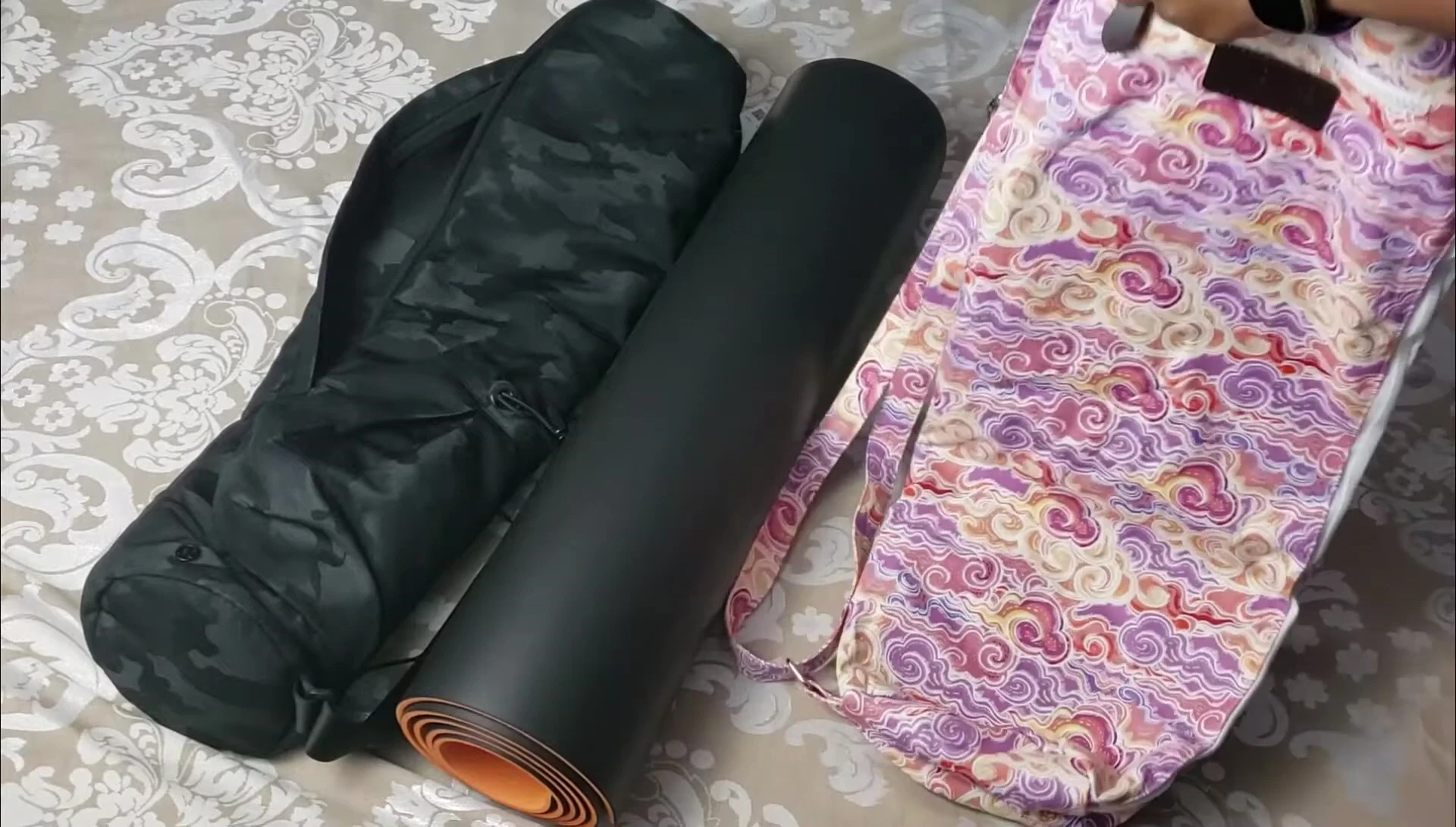 Showing the full-length zipper on the Buoyancy bag.