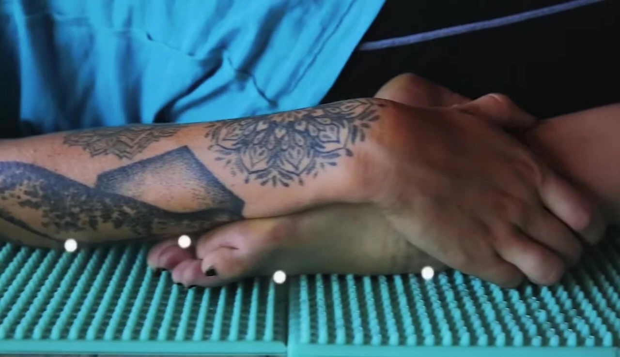 Image depicting the flow of energy throughout the body, as a result of acupressure stimulation.