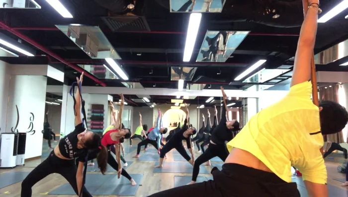 Exercise involving inhaling and leg movements