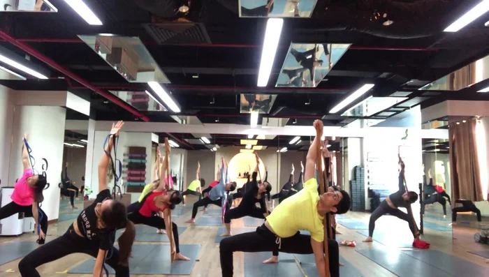 Exercise involving inhaling and leg movements