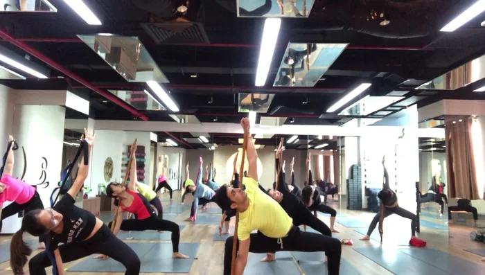 Exercise involving inhaling and leg movements