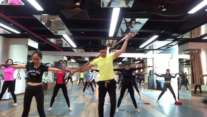 Exercise involving inhaling and leg movements