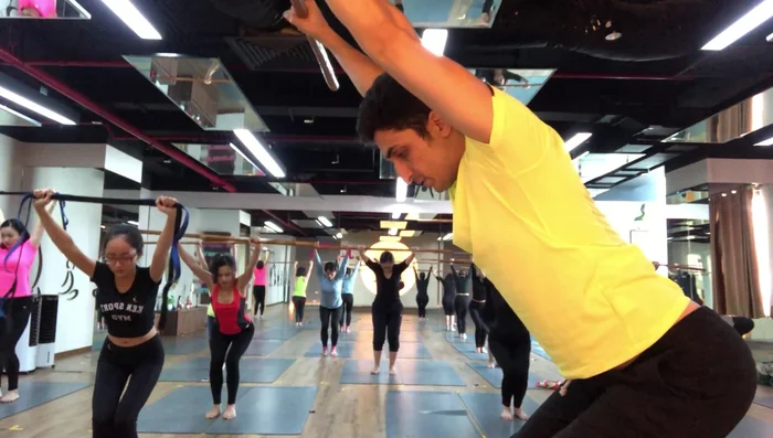 Exercise involving inhaling and leg movements