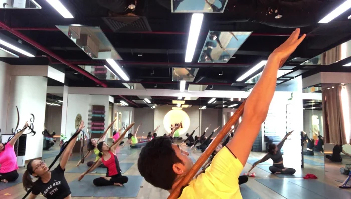 Exercise involving inhaling and leg movements