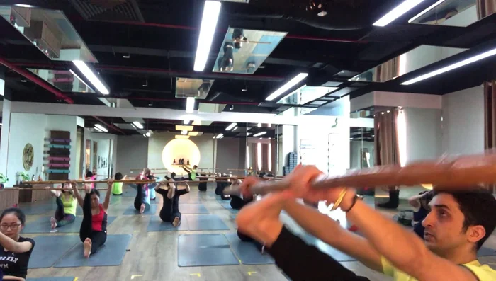 Exercise involving inhaling and leg movements