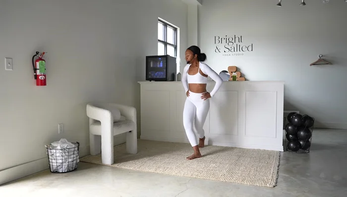 Curtsy Pulses (Right Leg): Perform curtsy pulses, pulsing to the right and tapping the toe.