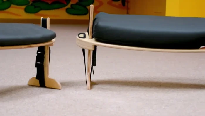 For a simple seated position, set the seat to a higher position.