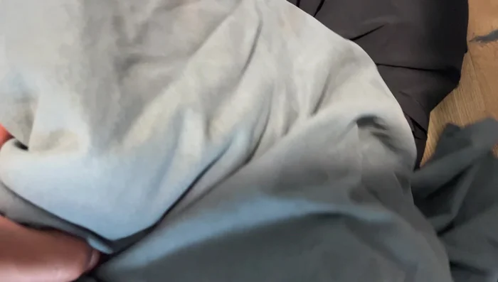 Close the washing machine door.