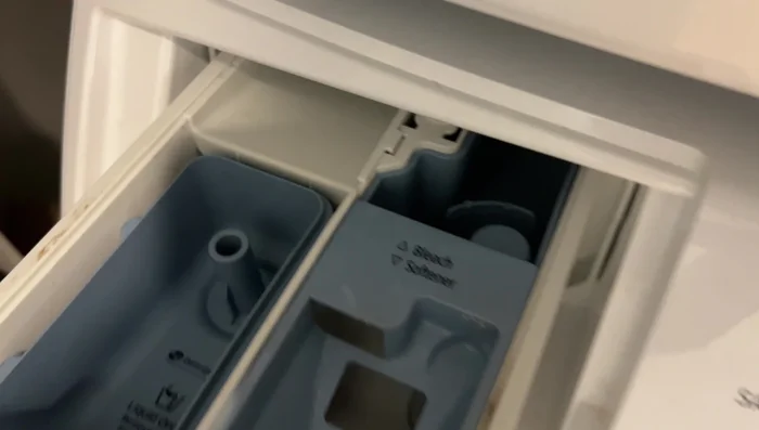 Close the washing machine door.