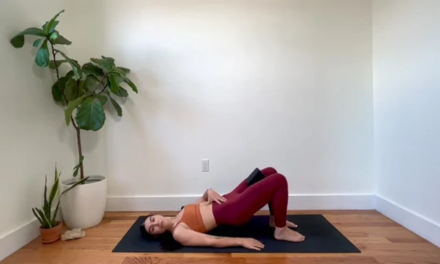 Woman demonstrating the neutral spine position before performing a level change glute bridge.