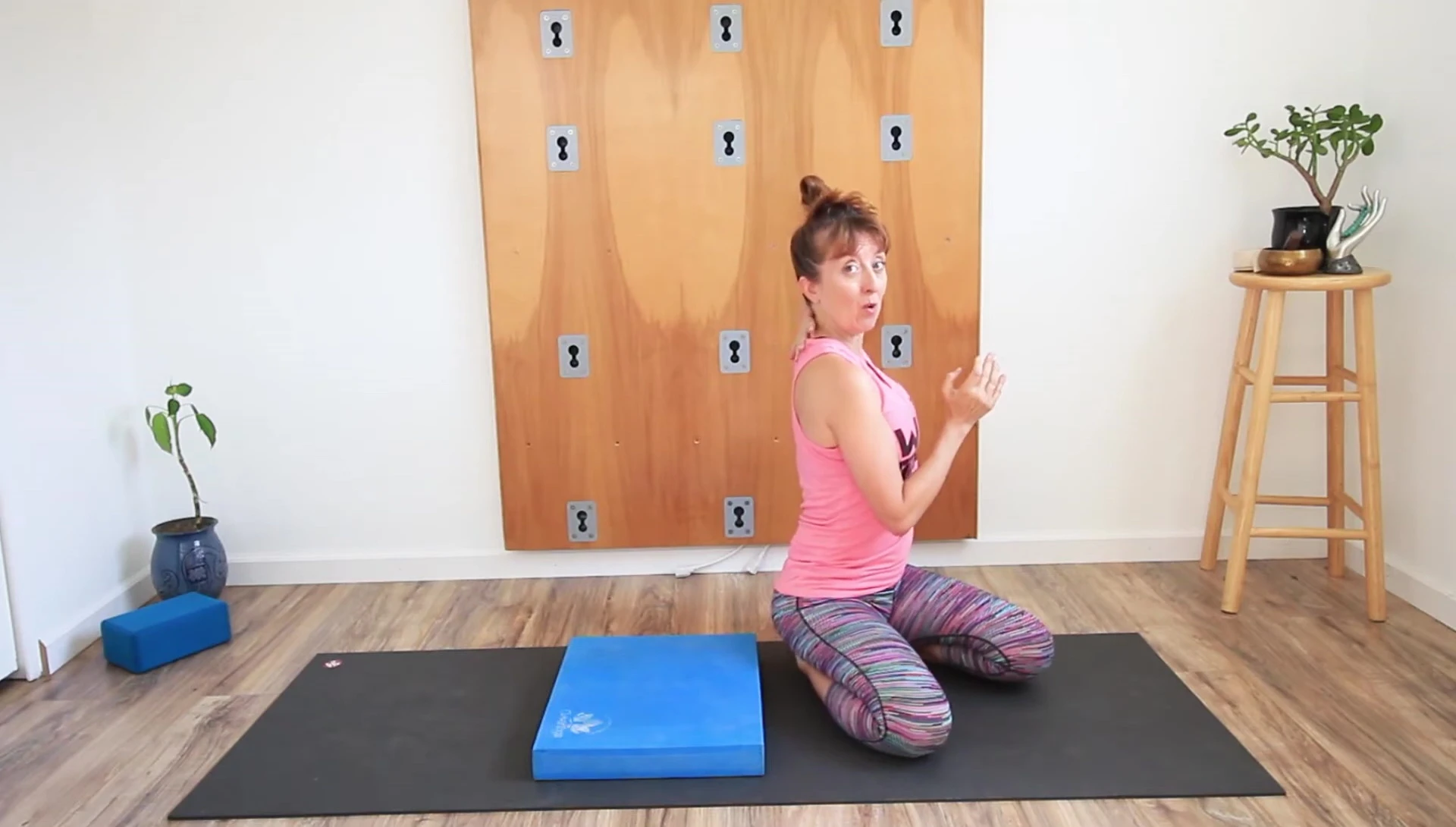 The presenter demonstrating the use of the pad for shoulder stand support.