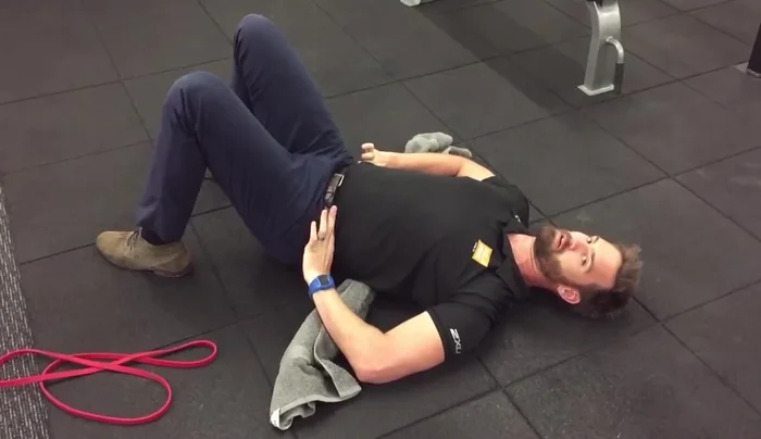 Place the towel across your belly, with your hands on either end.