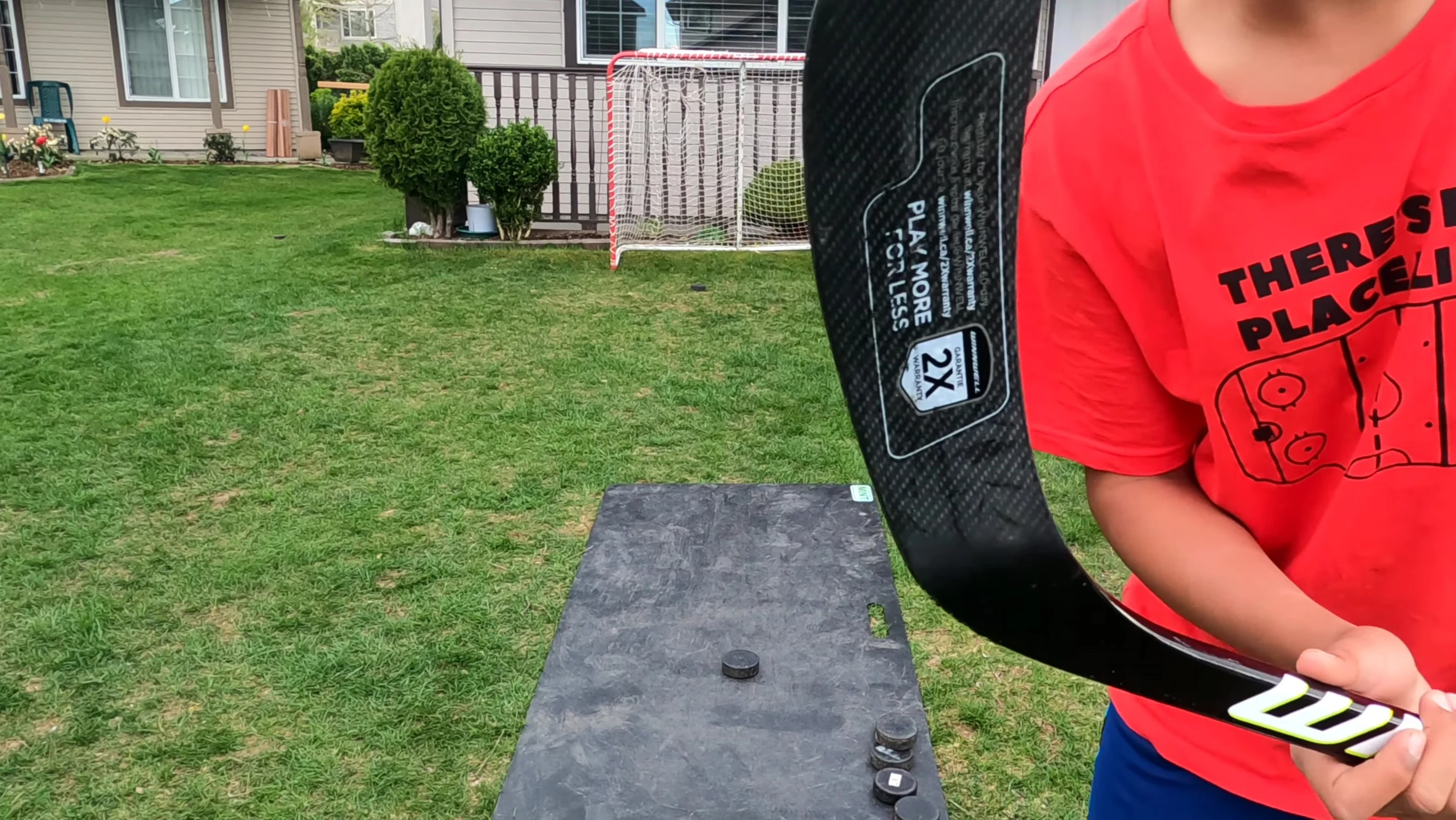 Showcase of the carbon fiber blade and shaft.