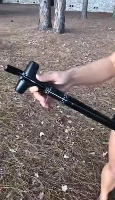 Demonstration of adjusting the paddle length to the user's height using the lever lock system.