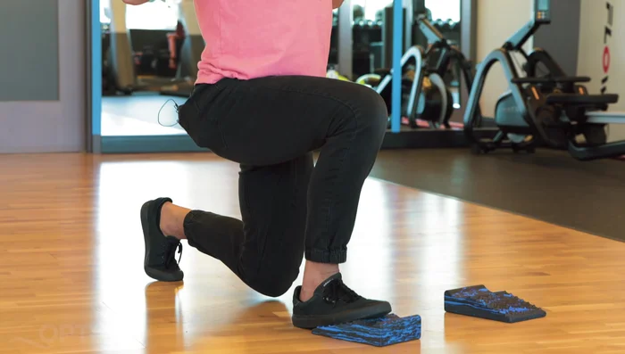 Lunges (Right Leg): Perform 10 lunges on a static motion, keeping your core engaged and maintaining balance.
