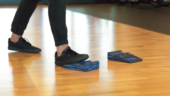 Lunges (Right Leg): Perform 10 lunges on a static motion, keeping your core engaged and maintaining balance.