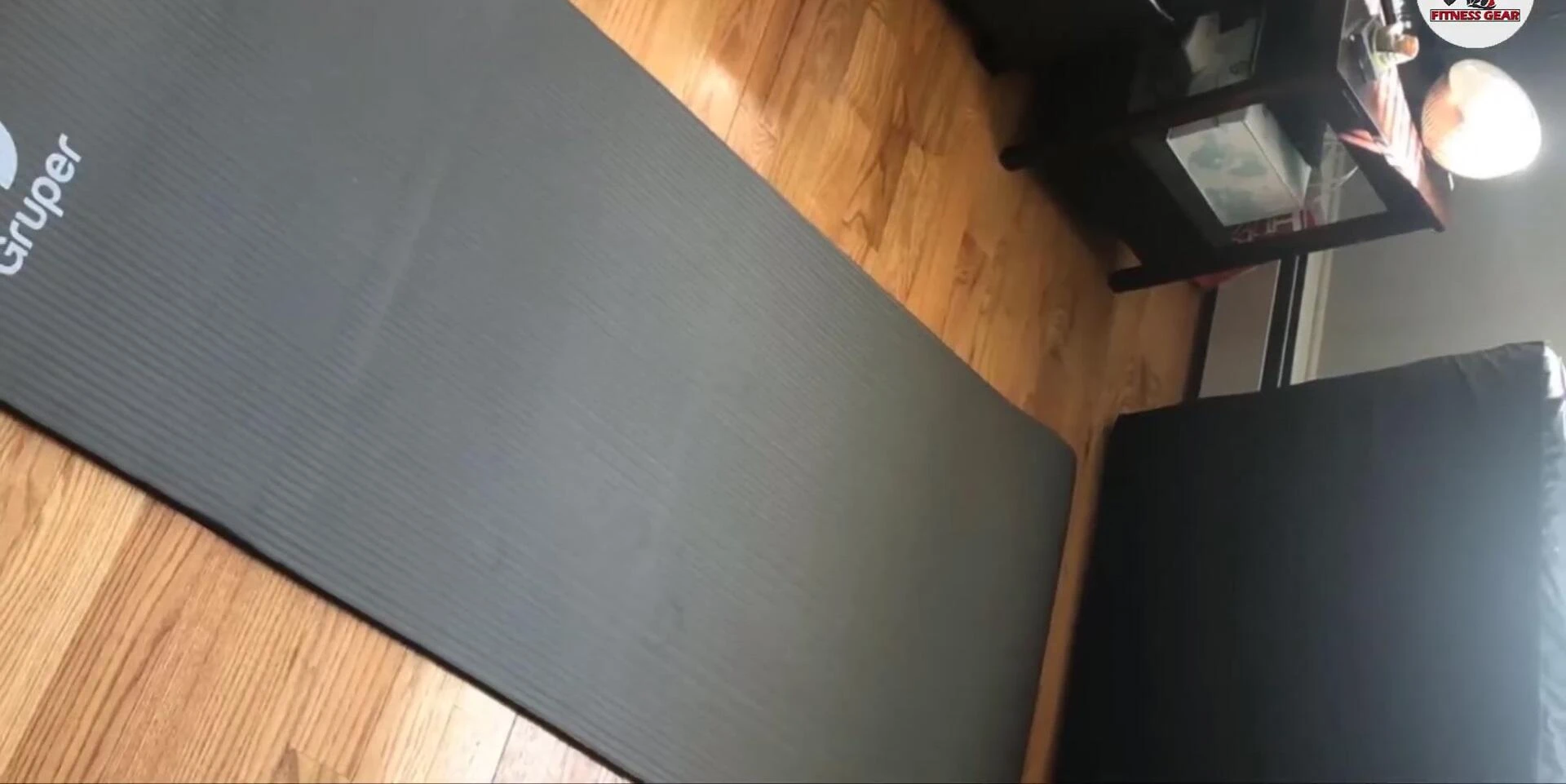 Image emphasizing the extra thickness of the Grouper mat, beneficial for users with knee pain.